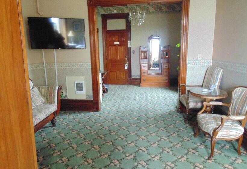 فندق Manresa Castle