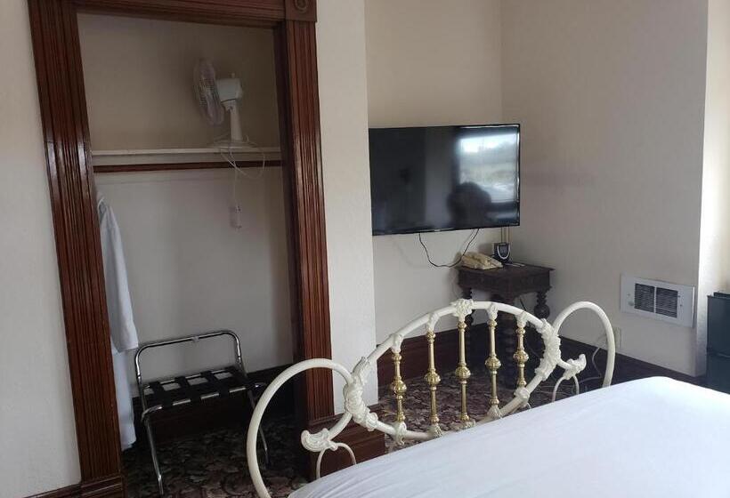 فندق Manresa Castle