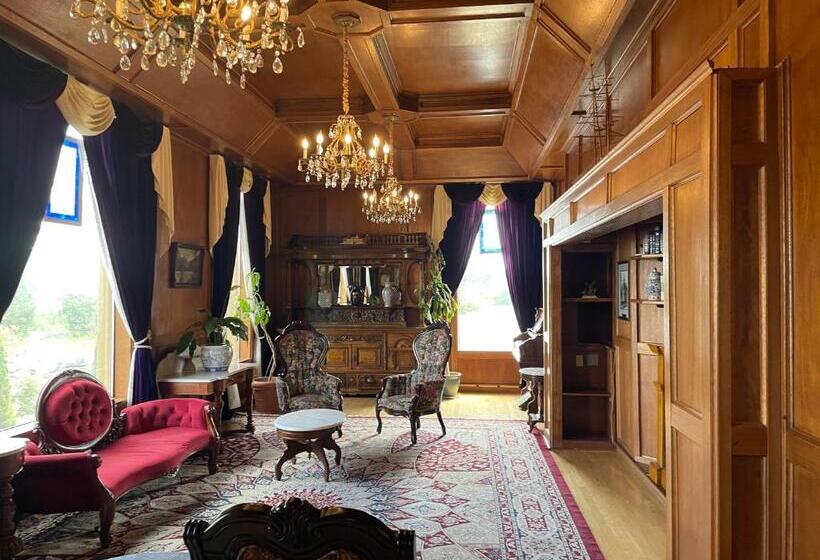 فندق Manresa Castle