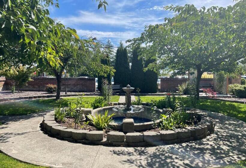 فندق Manresa Castle