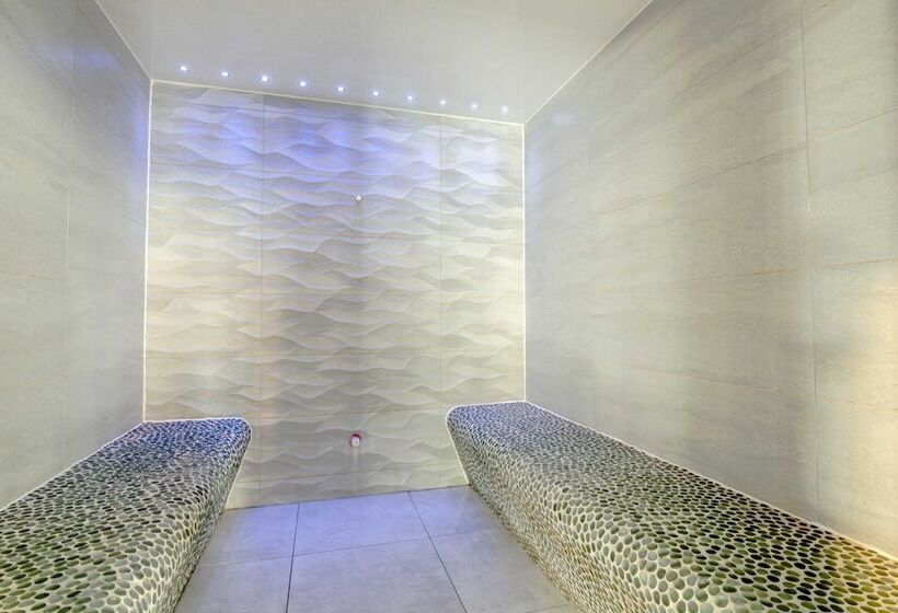 Отель 170 Newquay Bay Resort