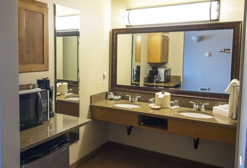 Отель Overleaf Lodge And Spa