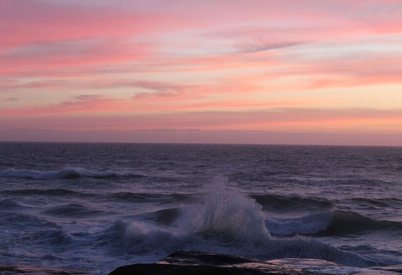 Отель Overleaf Lodge And Spa