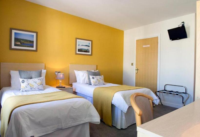 בית מלון כפרי Rose And Crown