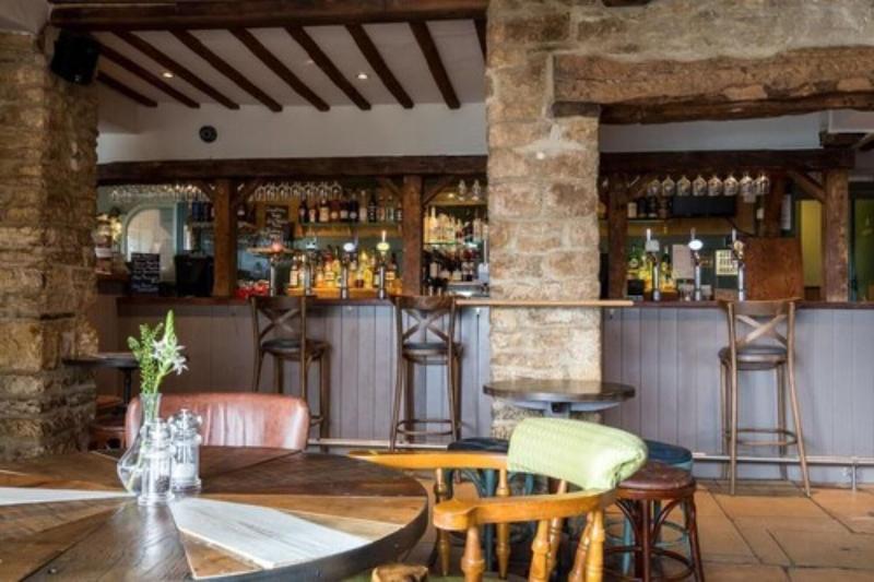 فندق The Bell At Stow