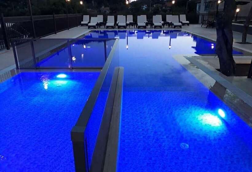 هتل The Sarigerme Inn