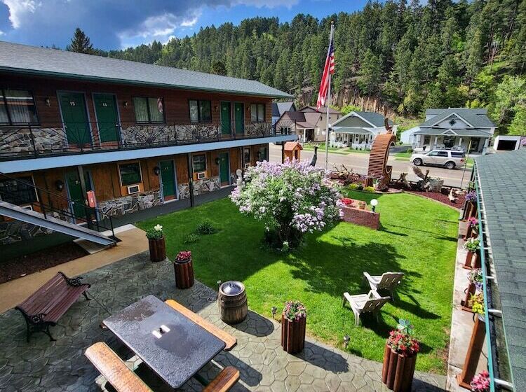 Мотель Cedar Wood Inn