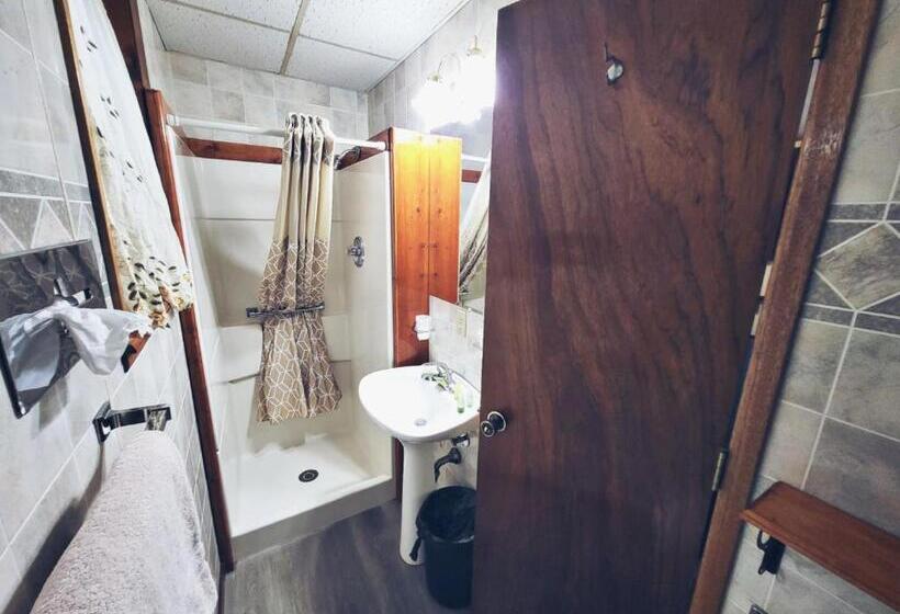 Мотель Cedar Wood Inn