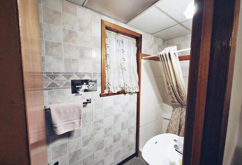 Мотель Cedar Wood Inn