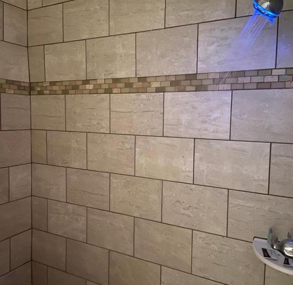 汽车旅馆  Delux Inn