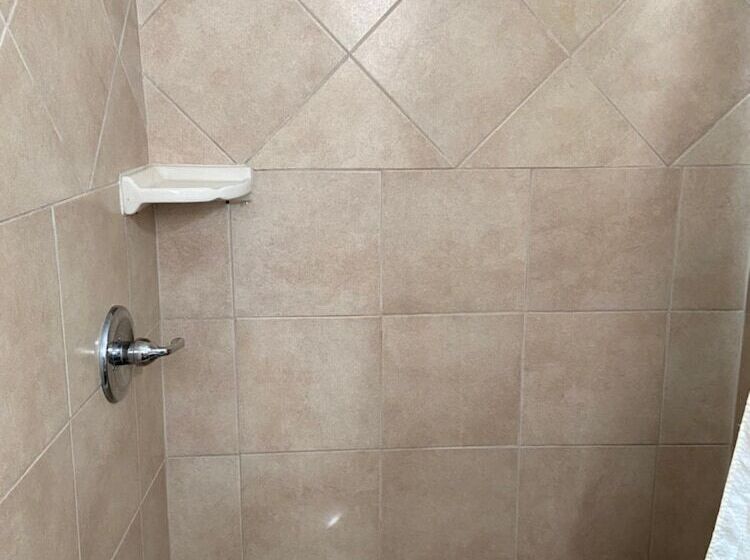 汽车旅馆  Delux Inn