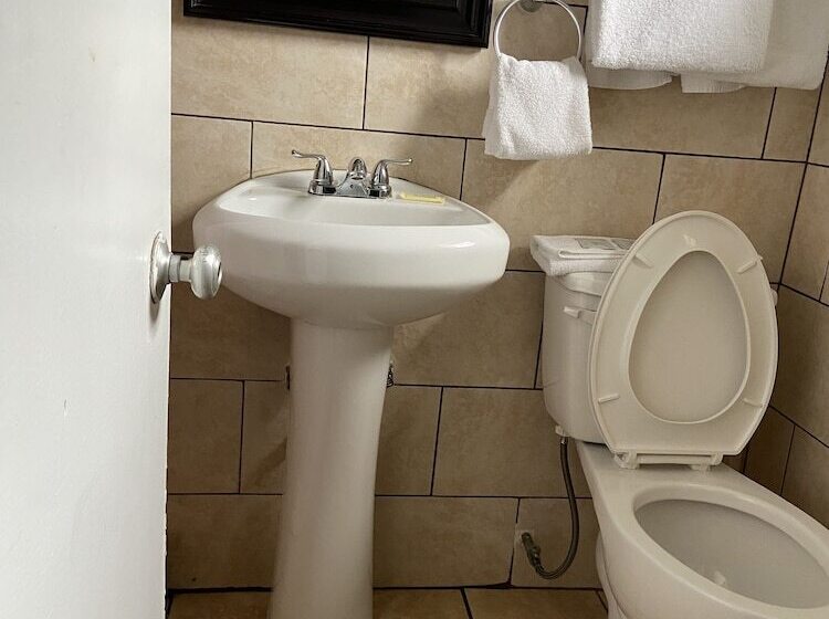 汽车旅馆  Delux Inn