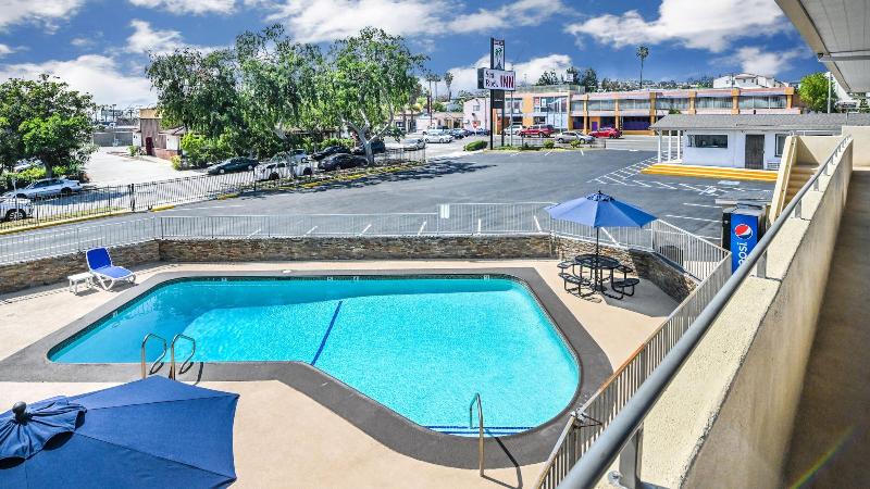 فندق على الطريق Sea Rock Inn  Long Beach