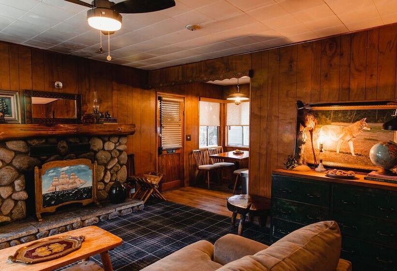 모텔 The Fireside Inn