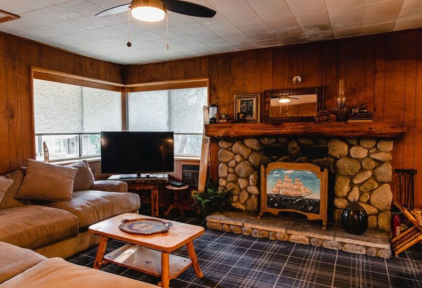 모텔 The Fireside Inn