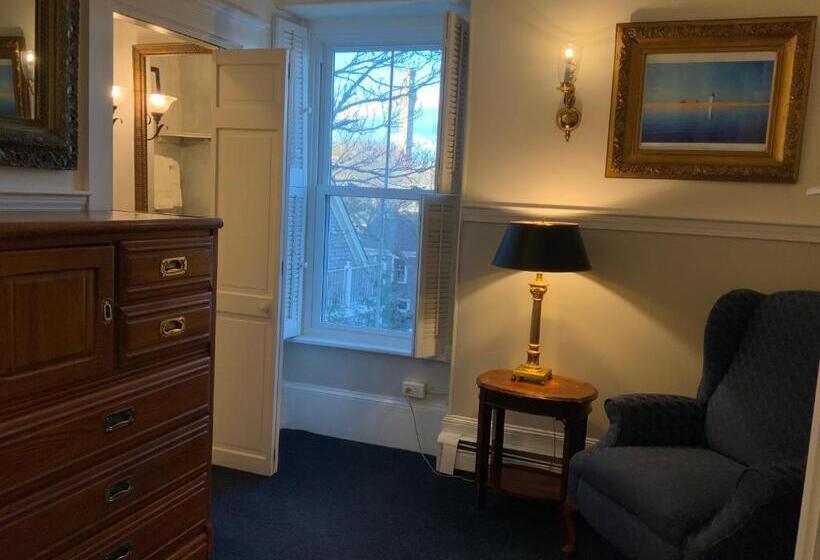 膳宿费 Brasswood Inn