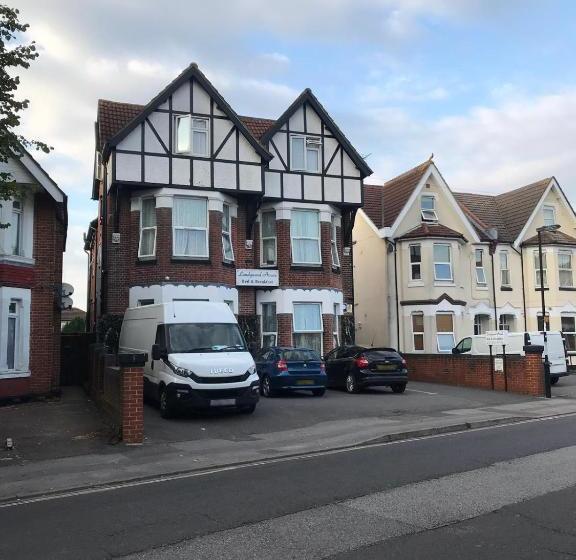 פנסיון Landguard House Bed Only