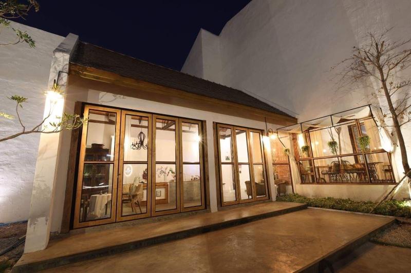 Пансион White Wall Riverfront