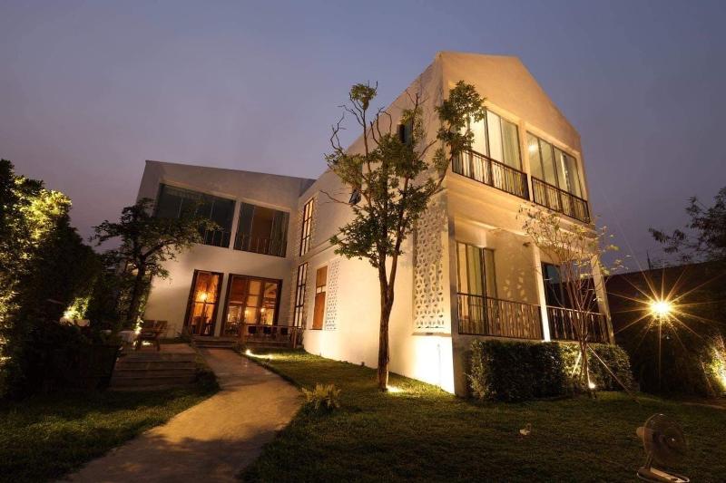 Пансион White Wall Riverfront