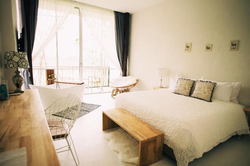 بنسيون White Wall Riverfront