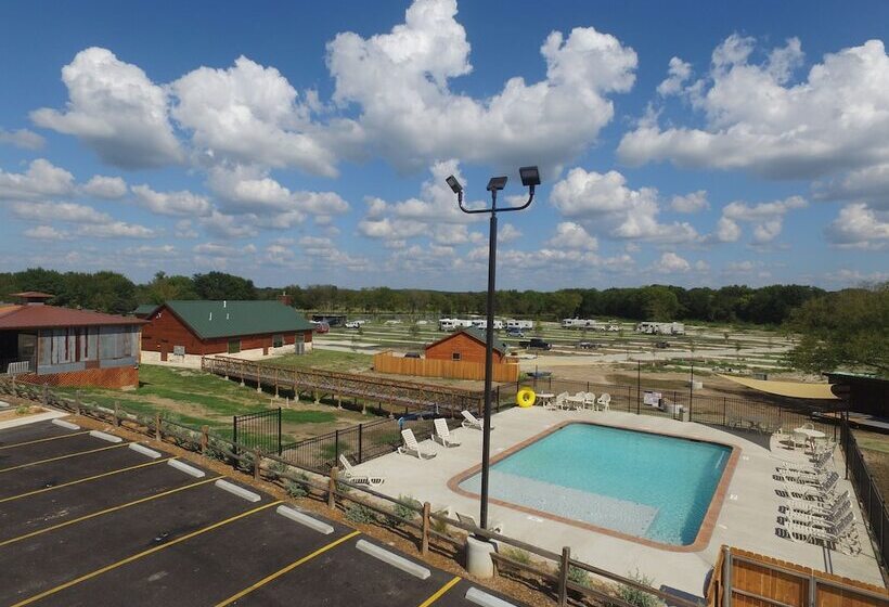 The Silver Spur Resort   Campsite