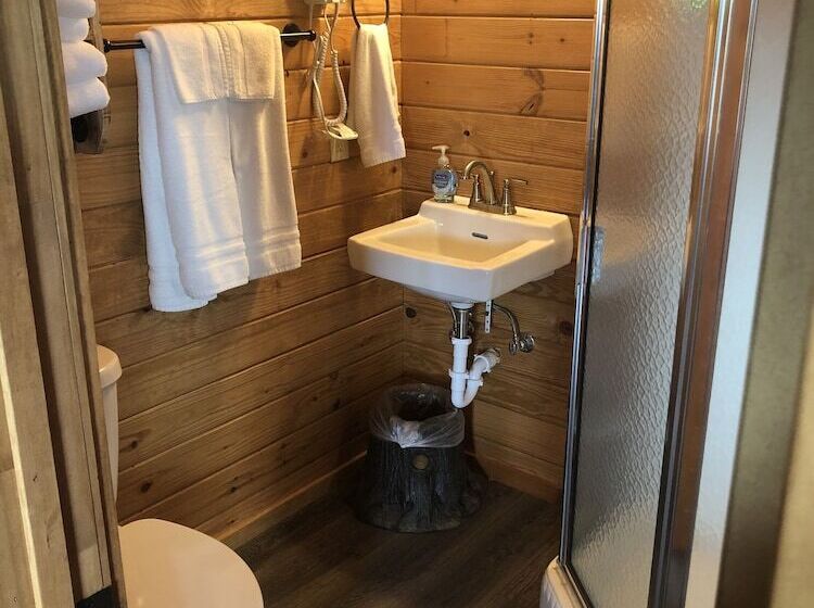 The Silver Spur Resort   Campsite