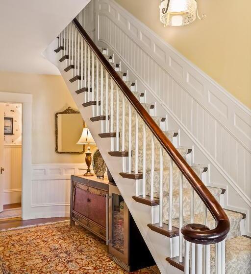 ベッドアンドブレックファースト Abigail's Inn