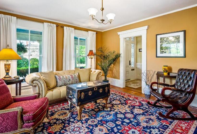 ベッドアンドブレックファースト Abigail's Inn