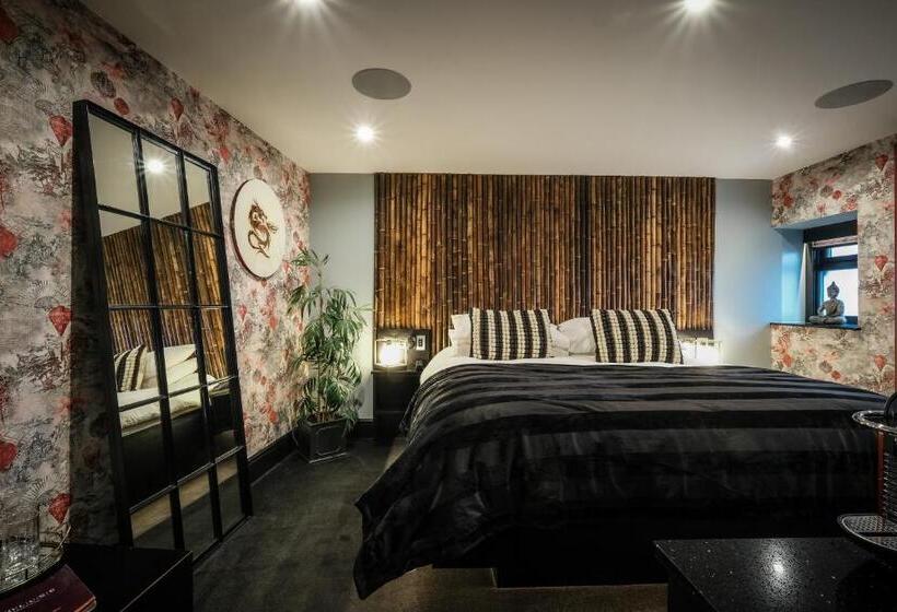 민박 Absoluxe Suites