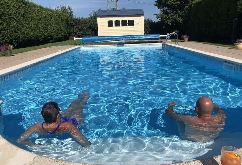 مبيت وإفطار Llangwyryfon Country Breaks