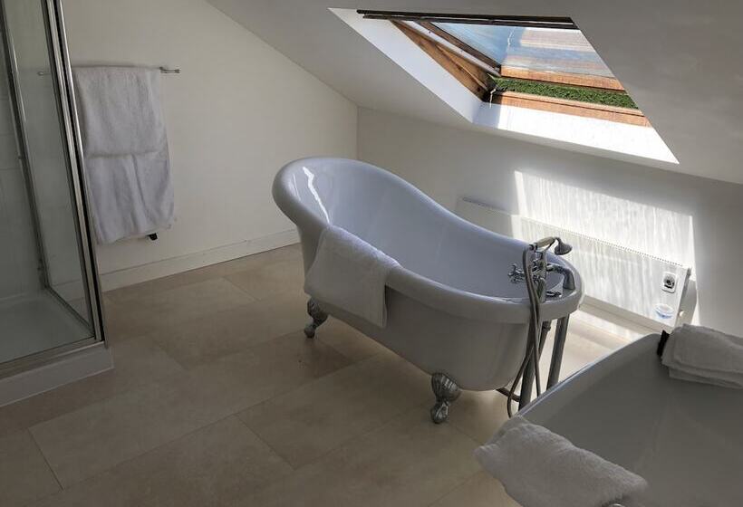 مبيت وإفطار Llangwyryfon Country Breaks