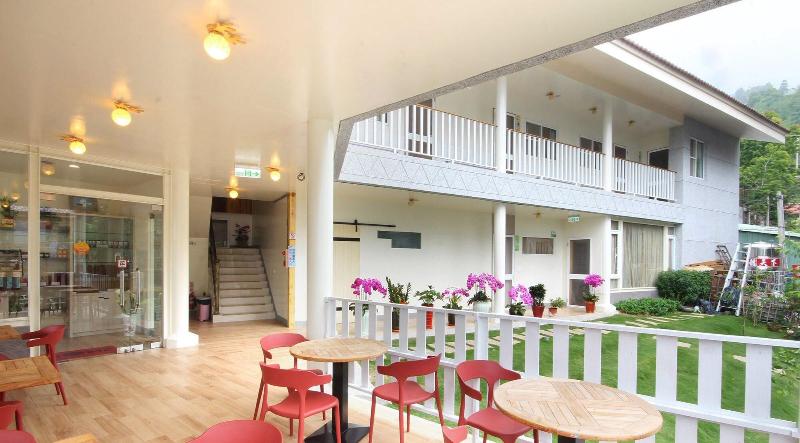 تختخواب و صبحانه Muknana