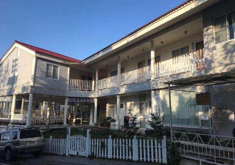 تختخواب و صبحانه Muknana