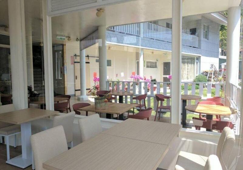 تختخواب و صبحانه Muknana