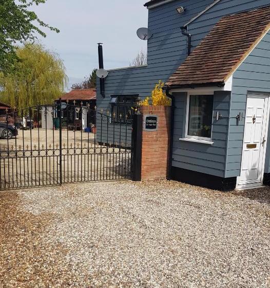 Bed and Breakfast Ottleys Guest House