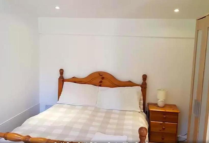 Bed and Breakfast Ottleys Guest House