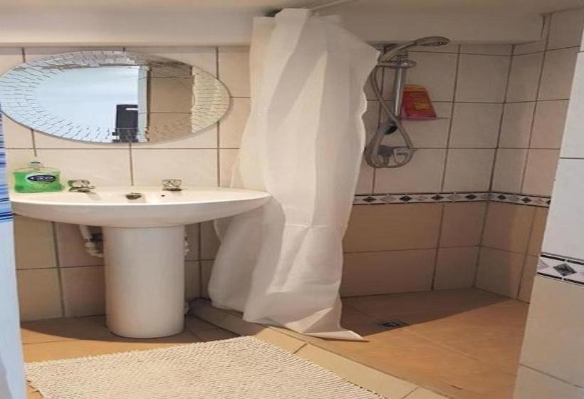 Bed and Breakfast Ottleys Guest House