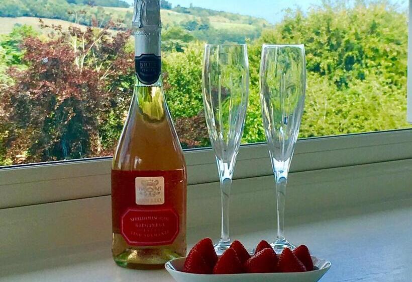 住宿加早餐 Ranmore Rise Retreat In The Surrey Hills