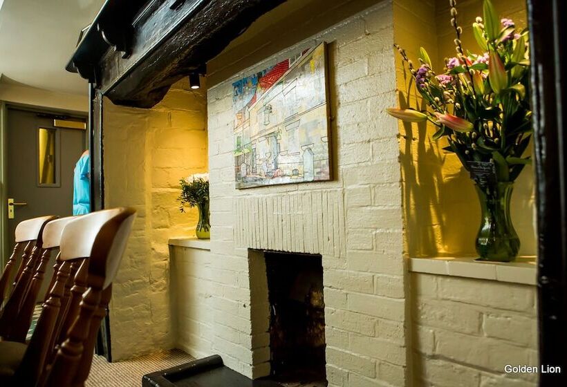צימר The Golden Lion Inn