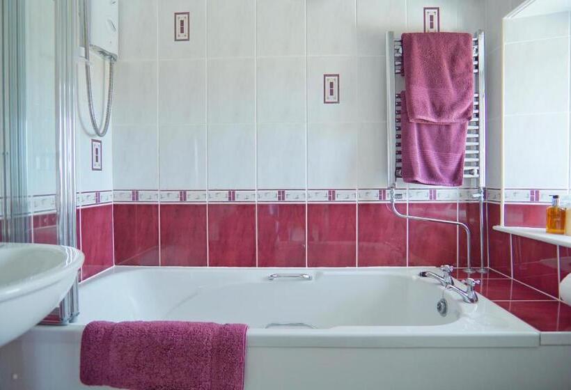 مبيت وإفطار The Old Coach House