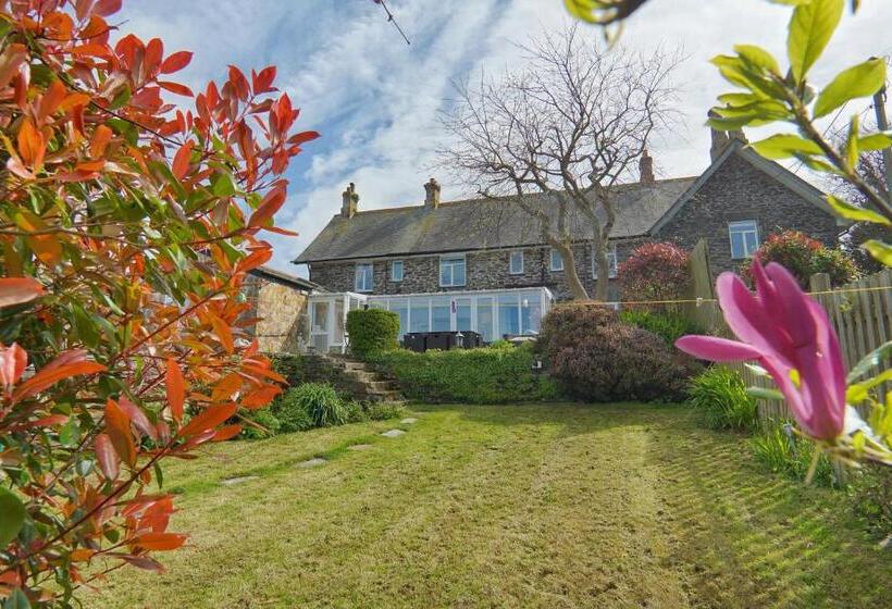 مبيت وإفطار The Old Coach House