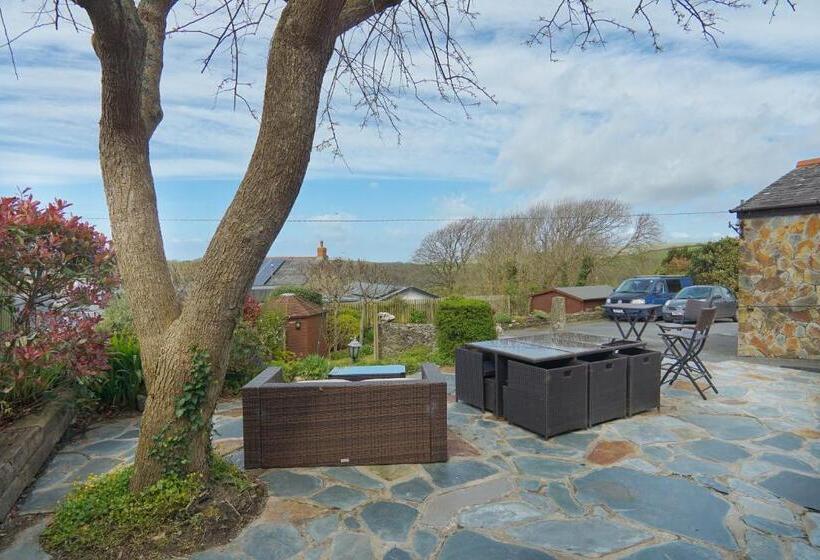 مبيت وإفطار The Old Coach House