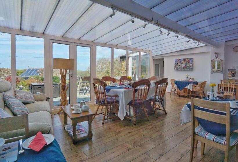 مبيت وإفطار The Old Coach House