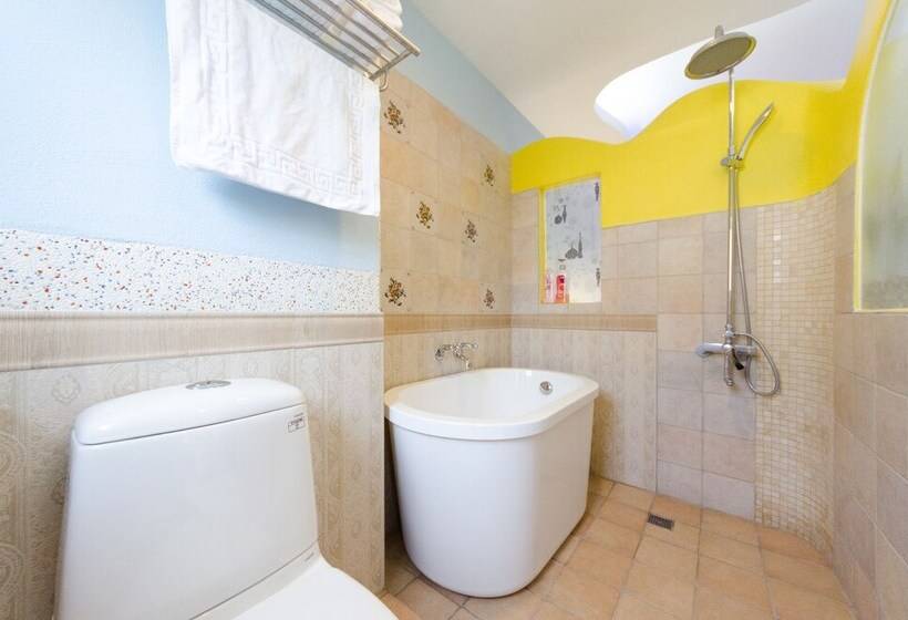 تختخواب و صبحانه Yellow Submarine