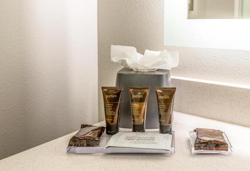 Hawthorn Extended Stay By Wyndham Loveland