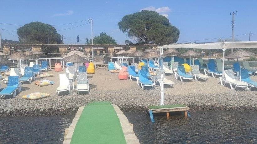 פונדק Elisa Butik Otel Ve Restaurant