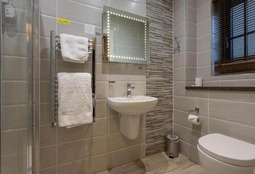 פונדק The White Swan