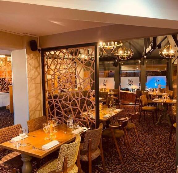 فندق فئة نجمة واحدة The White Swan