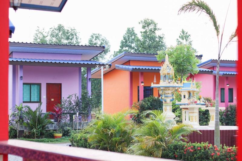 Hotel Banphu Resort   บ้านปู รีสอร์ท