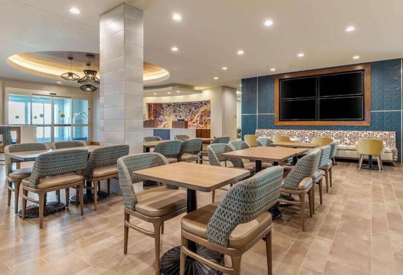 Cambria Hotel Davenport Quad Cities